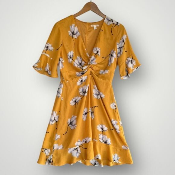 5 for $45 Miami Dress Floral Women Size M Yellow - Picture 1 of 7